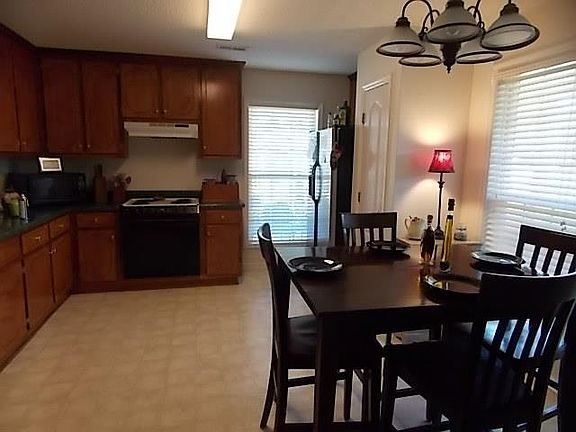 4th image of 224 Cedar Creek Cir