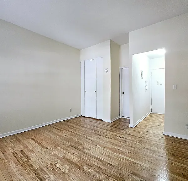 206 W 106th St #6 — Photo 4