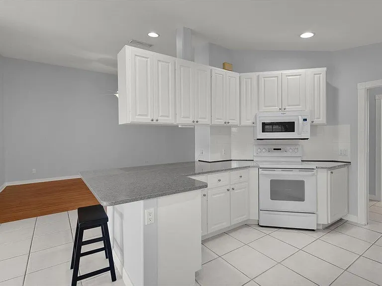 10882 SW Dardanelle Dr — Photo 11