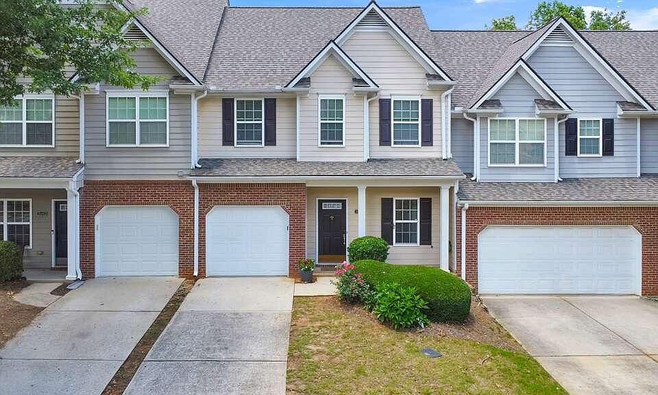 1st image of 2343 Suwanee Pointe Dr