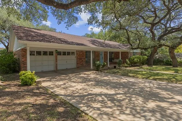 4 bed, 2.0 bath, 1824 sqft, $2,950 — Photo 2