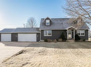 49 Thompson Dr, Palo, IA 52324