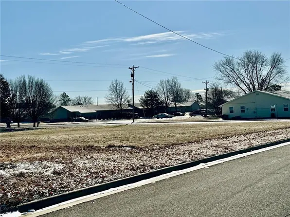 321 Kay Ln, Parsons, KS 67357