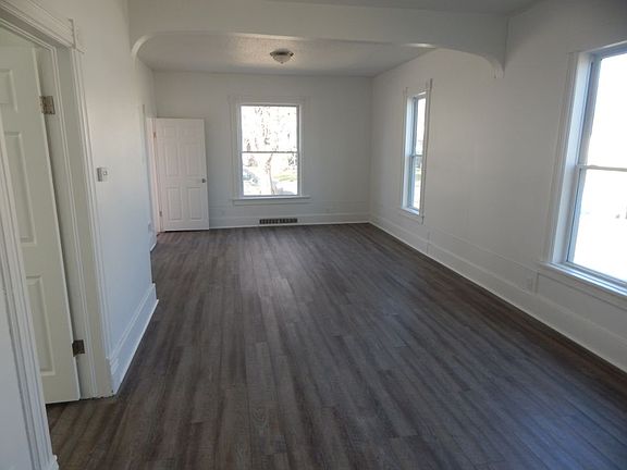 4th image of 710 7th St