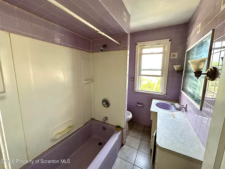 124 Crown Ave — Photo 6