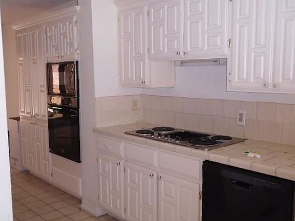 4th image of 77 Fairway Oaks Blvd