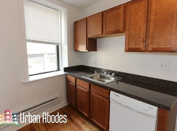 3rd image of 428 W Belden Ave #117016