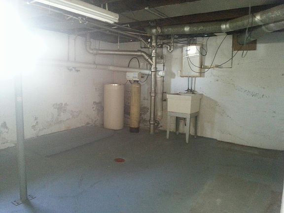 5th image of 601 S 4th St