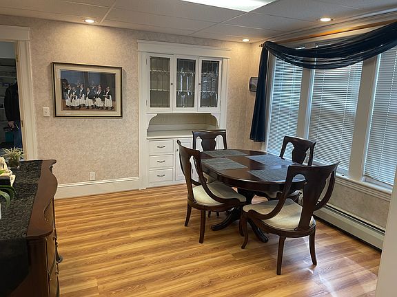 3rd image of 136 Russell St #1A