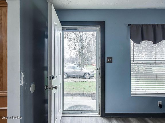 3rd image of 6620 Ashby Ln