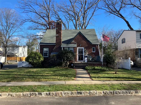 102 Stevenson Street, Lynbrook, NY 11563