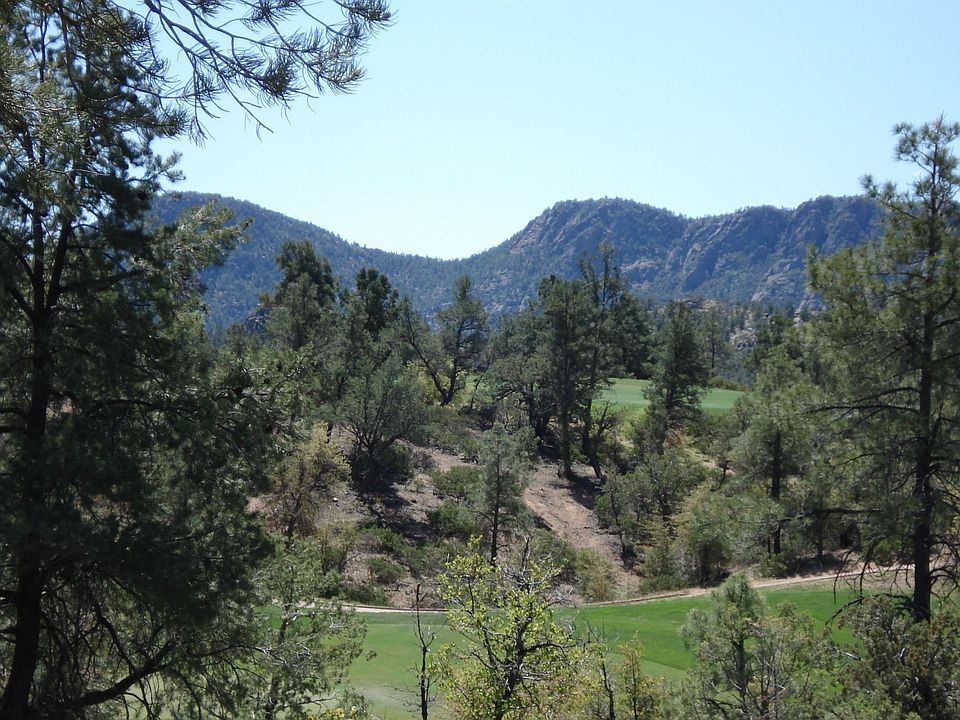 Golf and Mountain Views