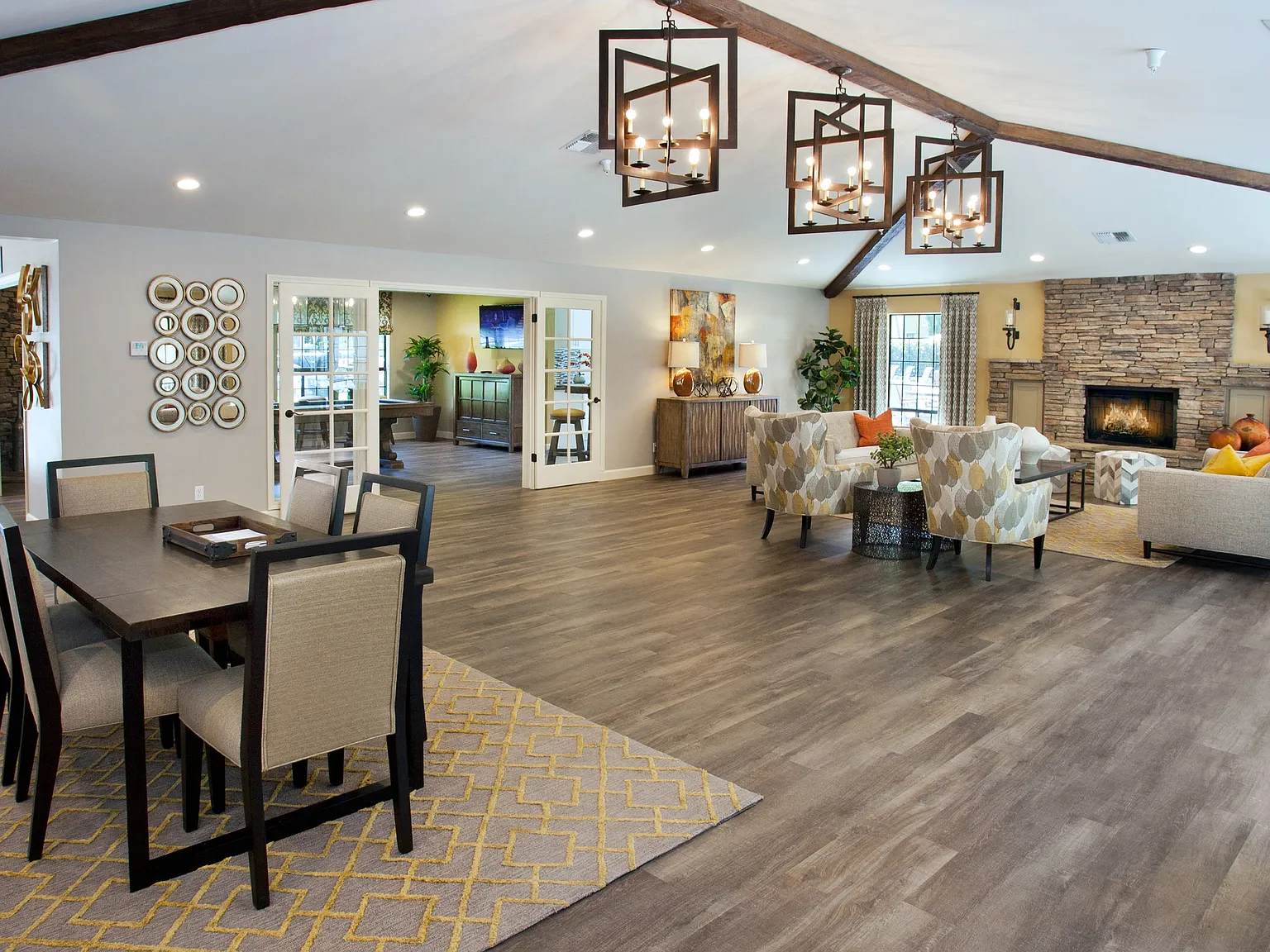 Club Pacifica Apartments — Photo 3