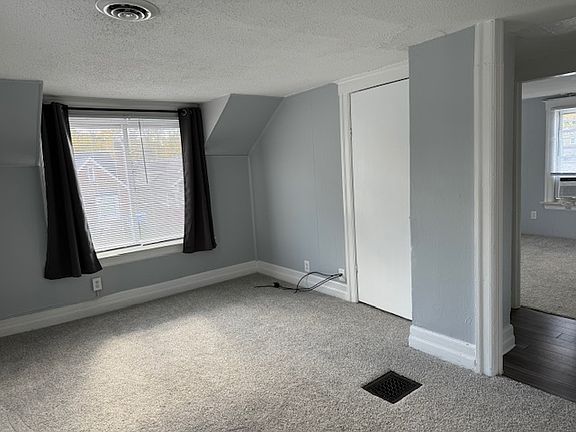 5th image of 525 E 5th St Unit B
