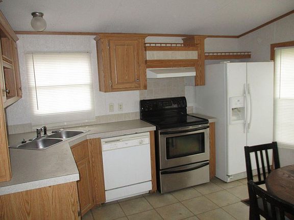 3rd image of 149 Justine Ave