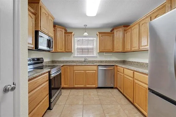 10737 Sycamore Ridge Ln — Photo 9