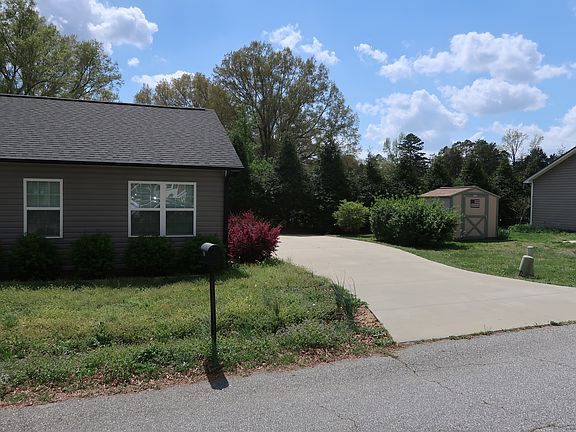 3rd image of 210 Orchard Park Ln