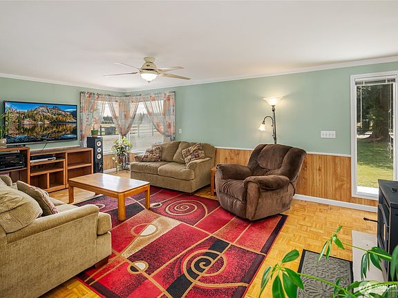 4th image of 1227 172nd Street NE