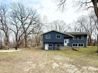 10615 W Cedar Wapsi Rd, Cedar Falls, IA 50613
