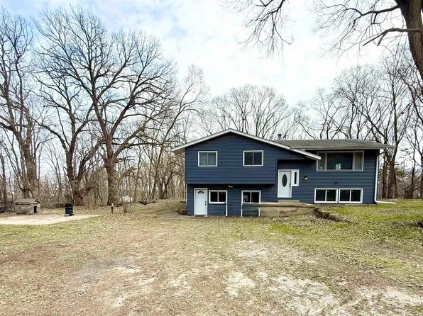 10615 W Cedar Wapsi Rd, Cedar Falls, IA 50613