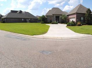 11403 Pleasant Knoll Dr, Denham Springs, LA 70726