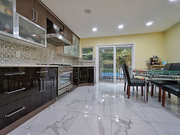 4th image of 28 Mazza Ct