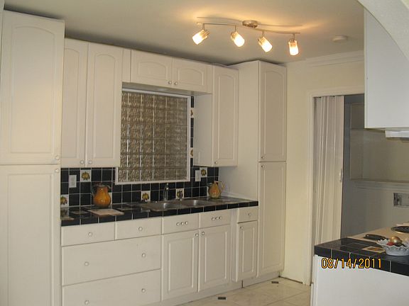 4th image of 4909 SW Green Oaks Blvd