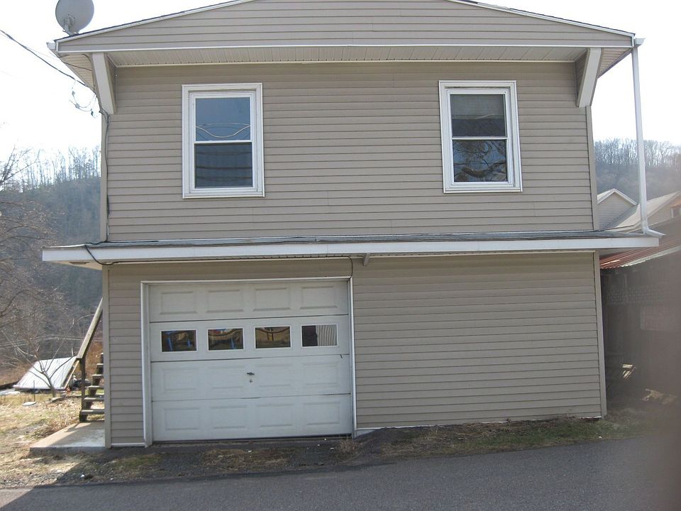 Front Garage with Apartment