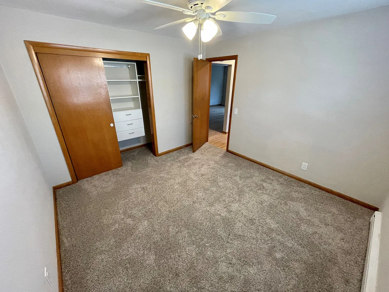 Great Location! 2-bed 1-bath Apartment — Photo 4