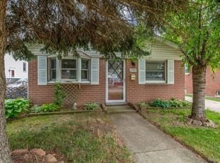 17374 Ivanhoe St, Roseville, MI 48066