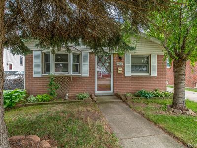 17374 Ivanhoe St, Roseville, MI, 48066