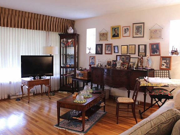 3rd image of 2943 N Nora Ave
