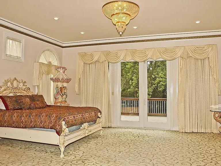 Master bedroom (main floor)