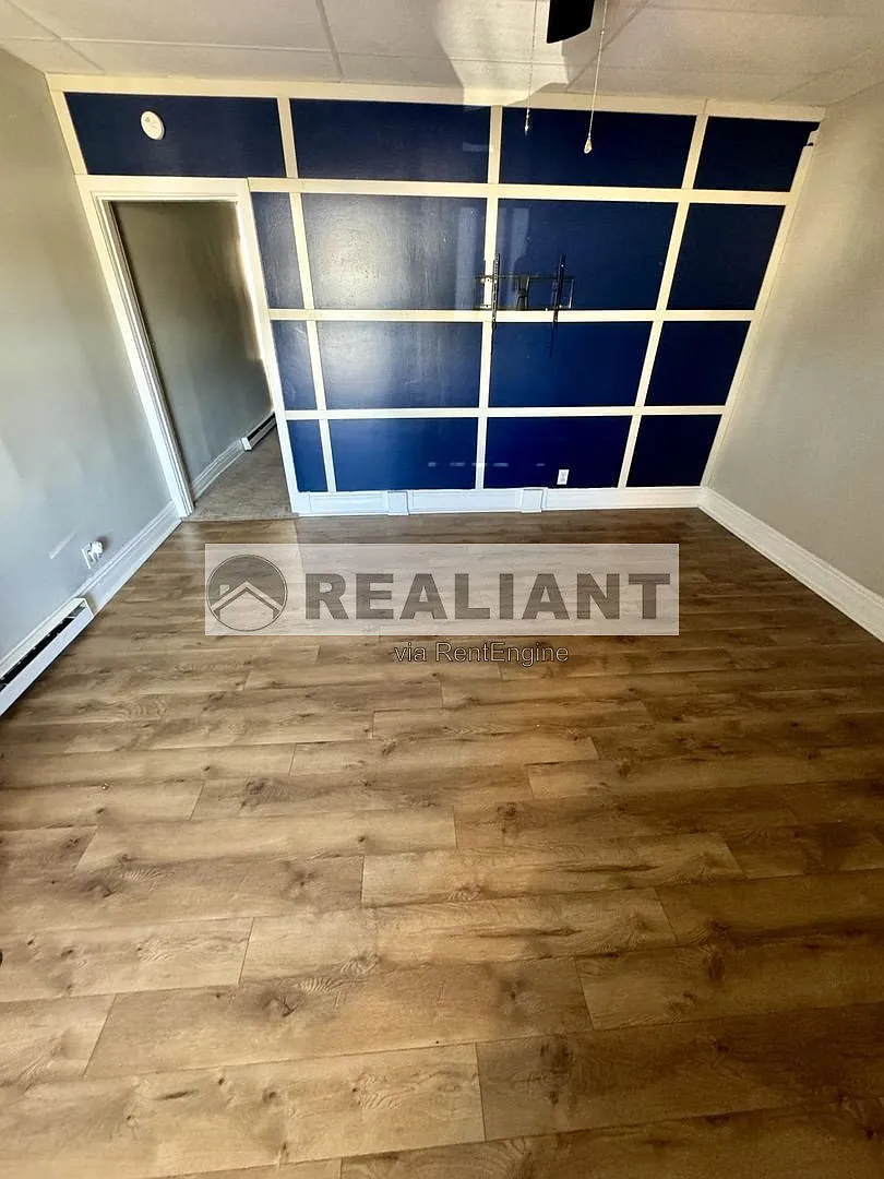 1 bed, 1.0 bath, $995 — Photo 2