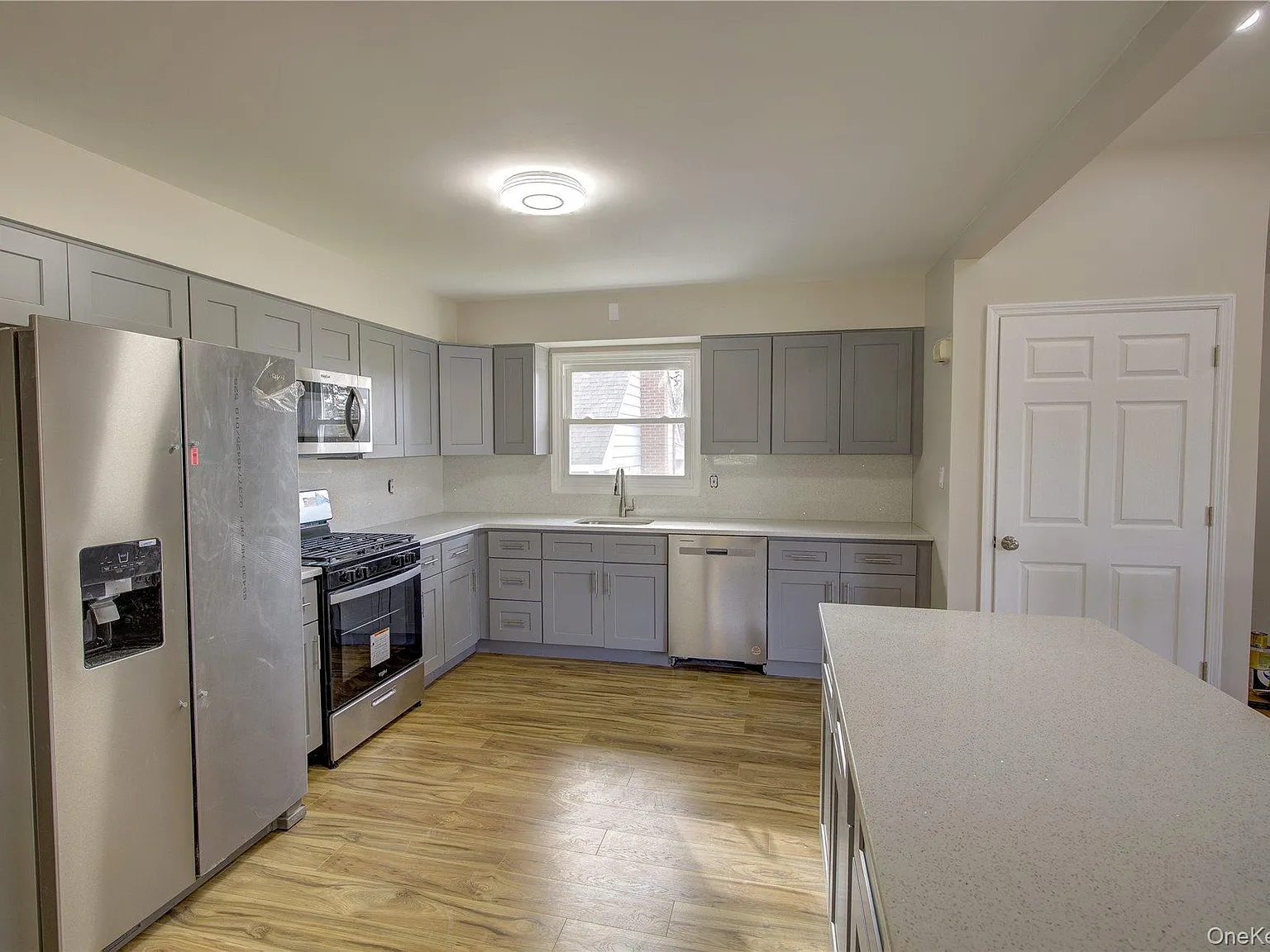 5 bed, 2.0 bath, 1969 sqft, $6,500 — Photo 3