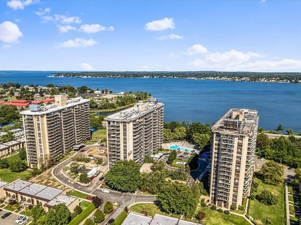 1785 215th St APT 9L, Flushing, NY 11360