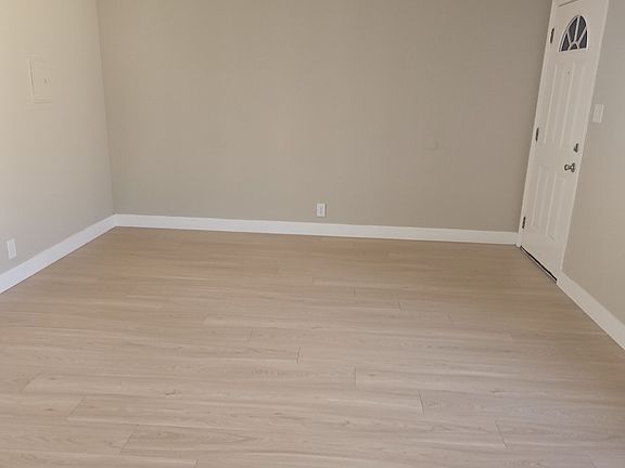 4th image of 14058 1/2 Sylvan St