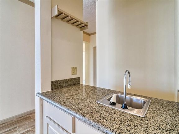 5th image of 5150 Hidalgo St Unit 1701