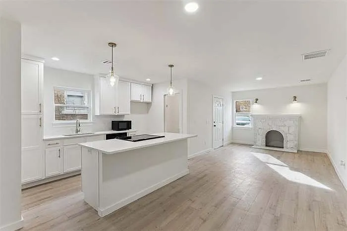 1 bed, 746 sqft, $1,200 — Photo 1