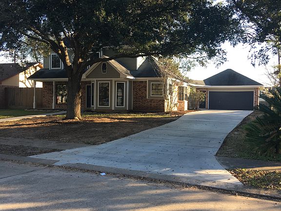 3rd image of 210 Daffodil St