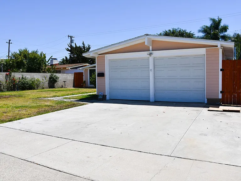 2432 W Transit Ave — Photo 2