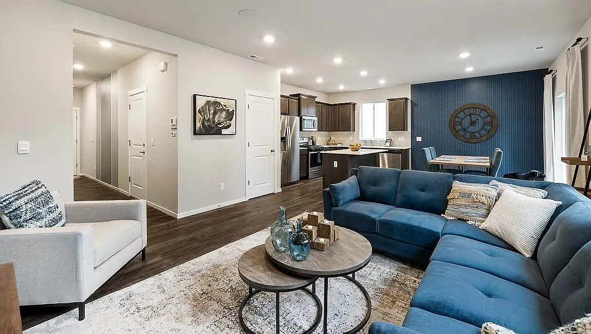 4 bed, 1725 sqft, $2,995 — Photo 3