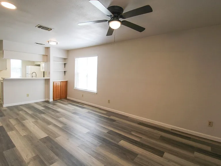 933 Schertz Pkwy — Photo 9
