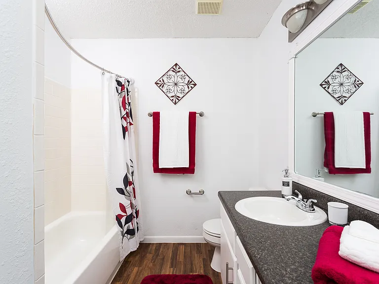 Four Winds Apartments — Photo 11