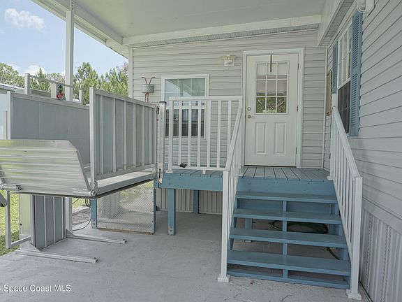 3rd image of 1819 Seagrape St NE