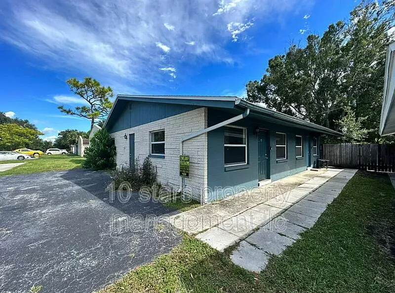 2 bed, 1.0 bath, 777 sqft, $1,350 — Photo 2