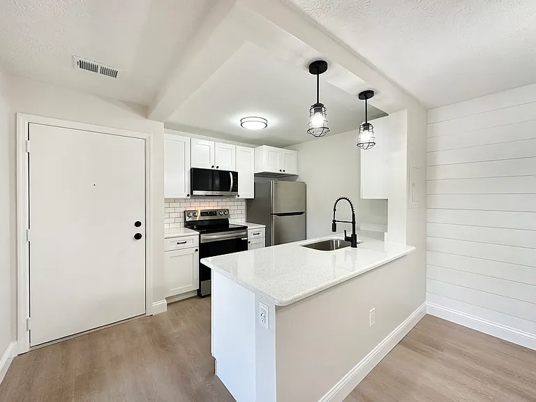 Springview Apartments — Photo 67