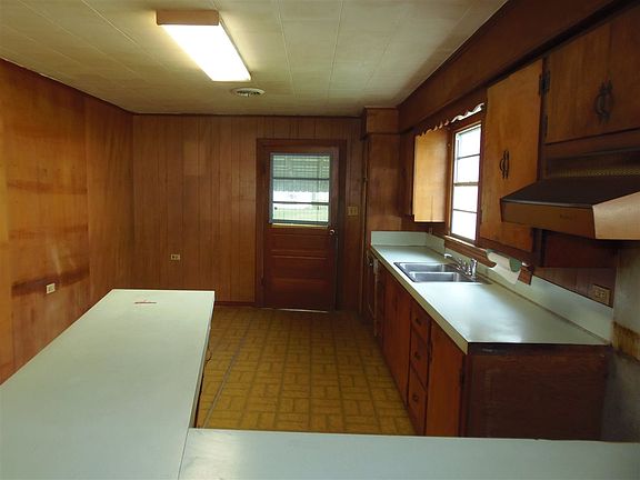 4th image of 112 Sycamore St