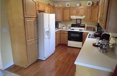 3rd image of 141 Gilchrist Ave