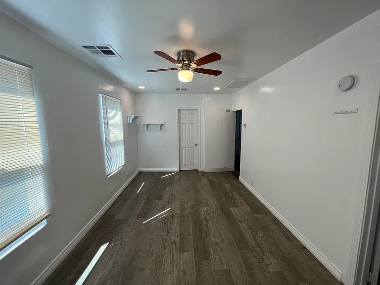437 Oildale Dr — Photo 7